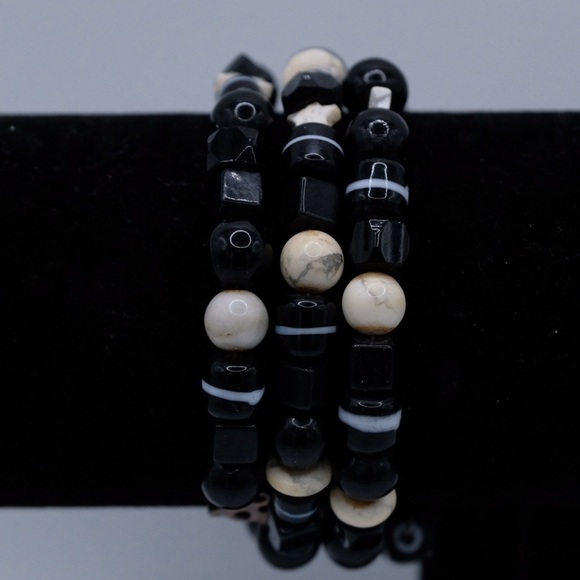 Gorgeous lightweight Bangles Beaded Art Market find with Metal details - Picture 10 of 13